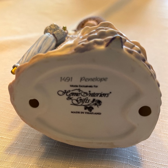 Vintage Victorian figurine Porcelain “Penelope” #1491 - Picture 10 of 12